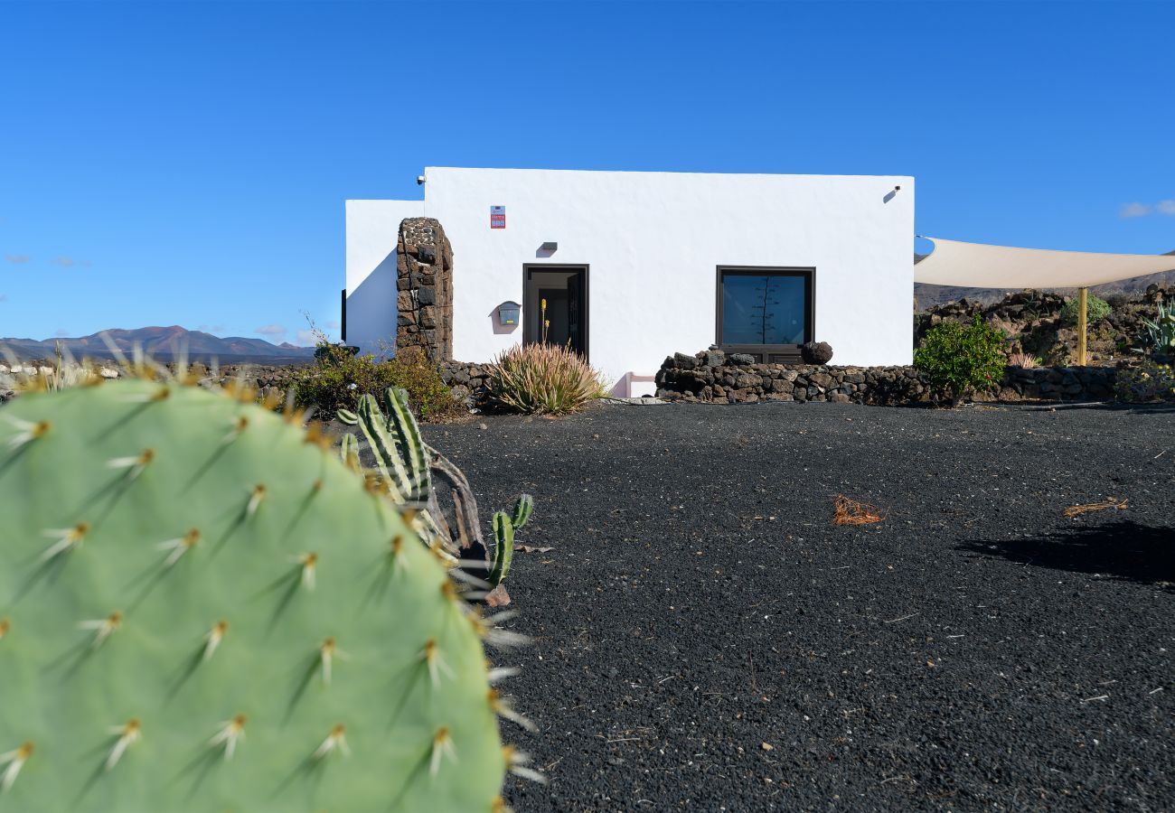 House in Yaiza - Casa SAS La Hoya